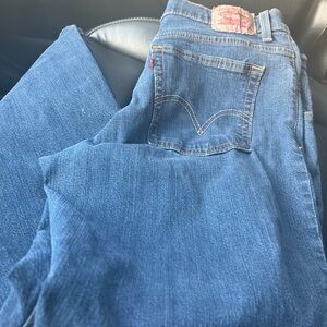 Women’s relaxed bootcut Levi’s. Size 14